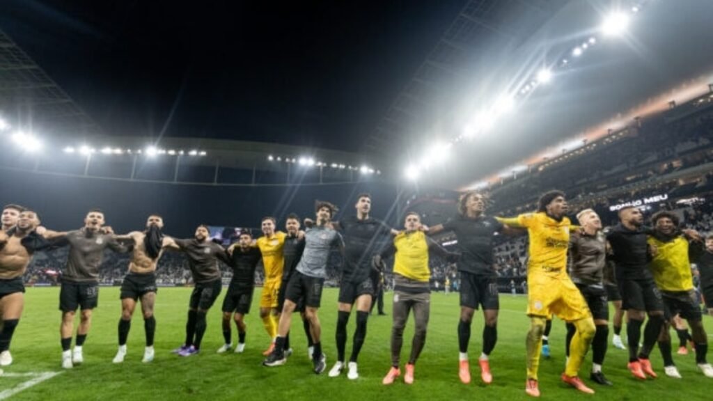 Corinthians se garante na Libertadores após derrota do Cruzeiro
