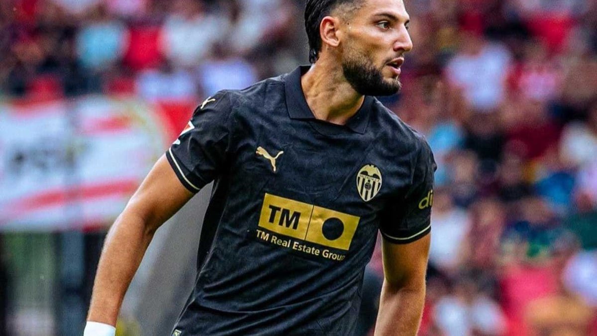 Valencia suspende Rafa Mir após acusação de agressão sexual