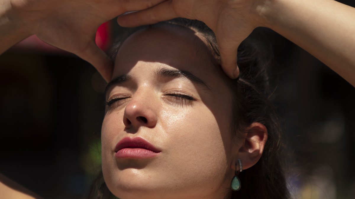 Aumento da dor de cabeça no calor: por que isso acontece?