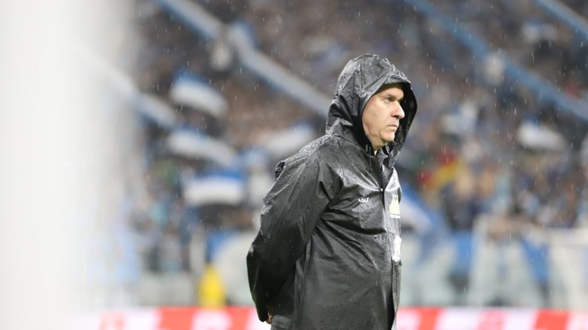 Claudio Tencati deixa o comando do Criciúma