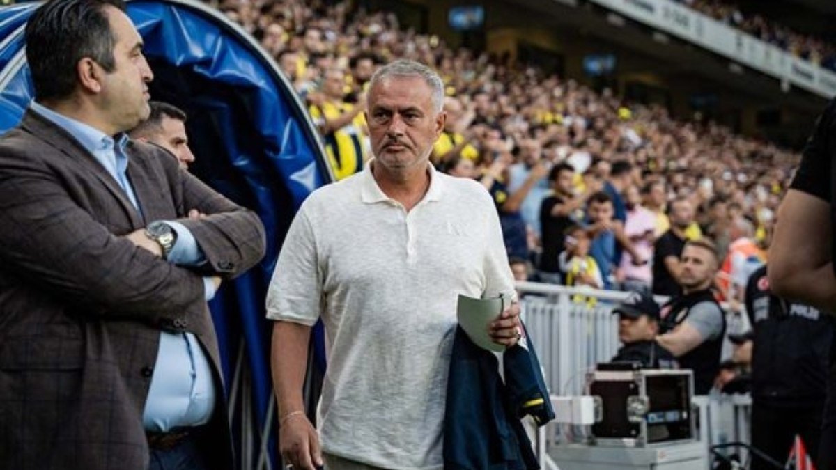 Insatisfeito na Turquia, José Mourinho deseja voltar à Inglaterra e mira clube