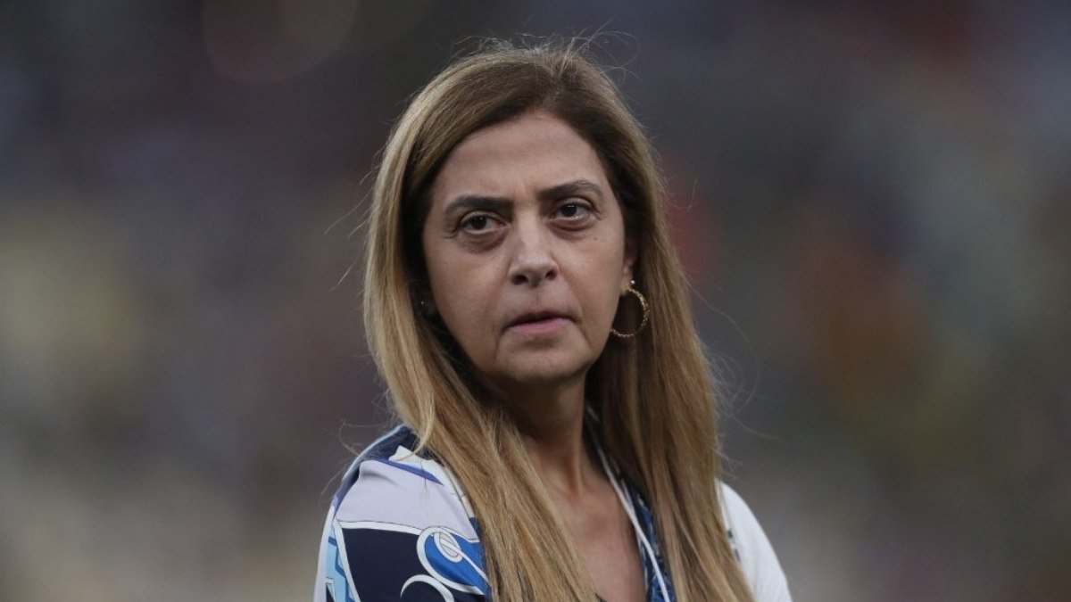 Leila diz que aguarda investigações para definir o futuro do lateral-esquerdo Caio Paulista após acusações de agressão da ex-namorada.