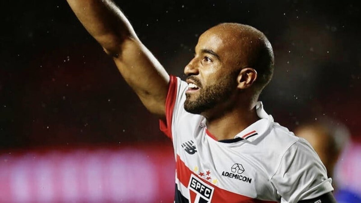 Lucas Moura elogia São Paulo e lamenta expulsão de Alan Franco
