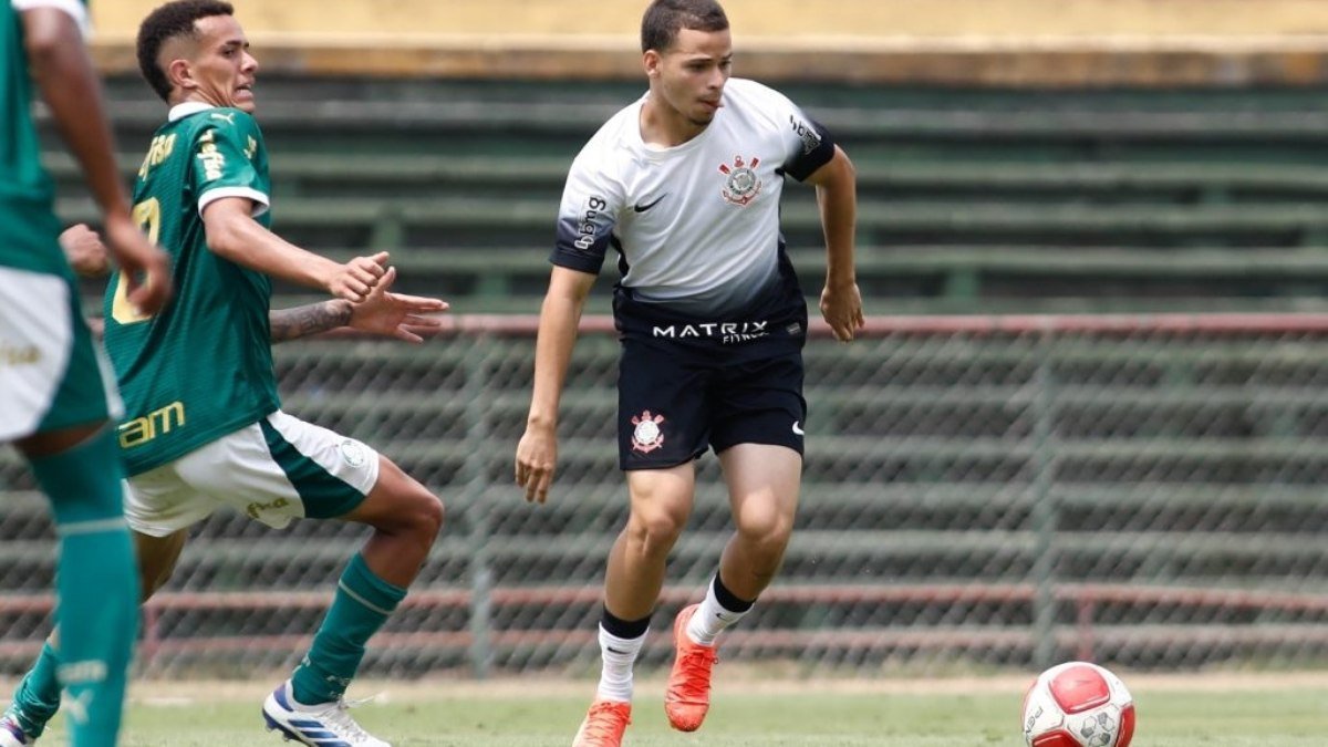 Lucas Souza protagoniza boa temporada no Sub-17 do Corinthians