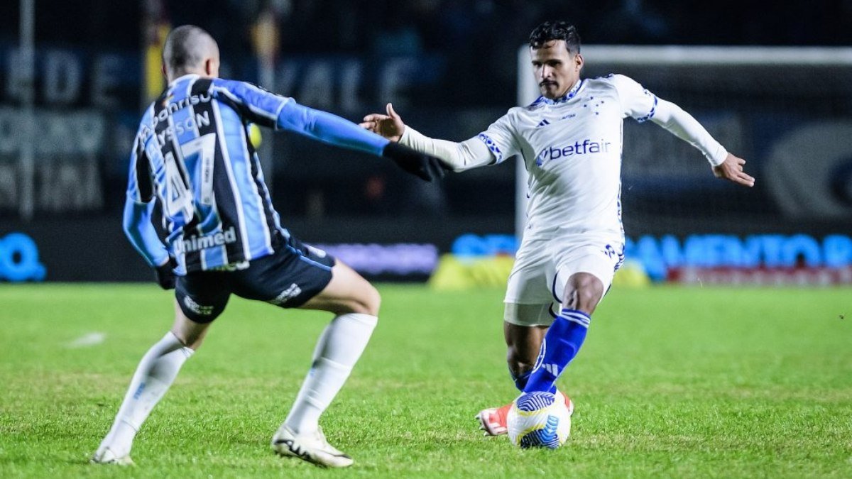 Cruzeiro enfrenta o Grêmio mirando vaga na Libertadores