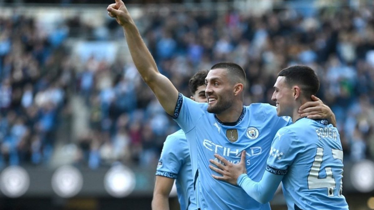 Com dois de Kovacic, Manchester City vira sobre o Fulham e volta a vencer na Premier League Com dois de Kovacic, Manchester City vira sobre o Fulham e volta a vencer na Premier League