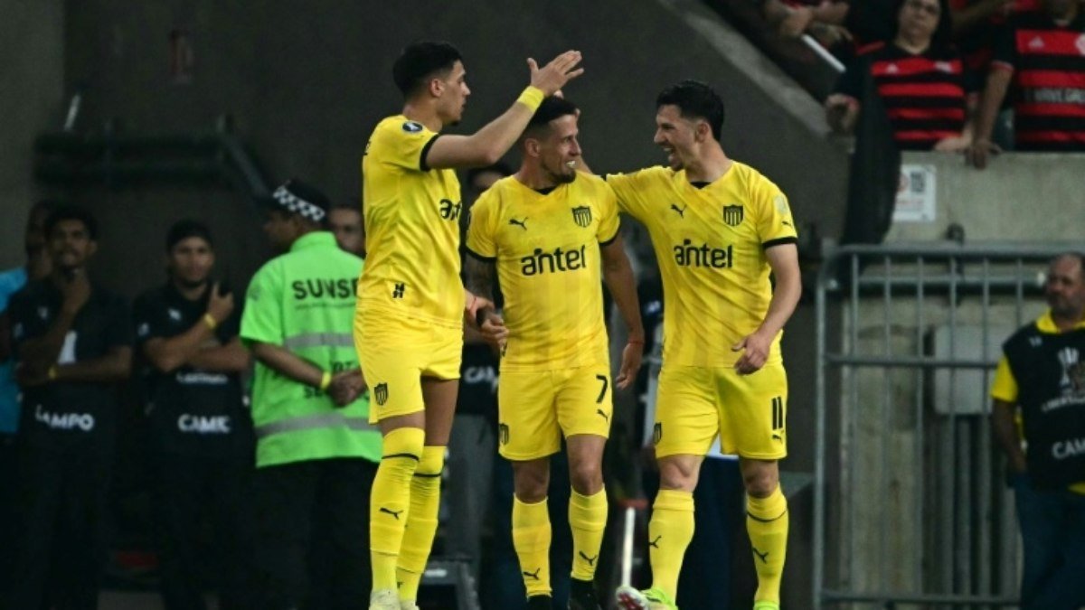 Flamengo perde em casa para o Peñarol (1-0) e se complica na Libertadores