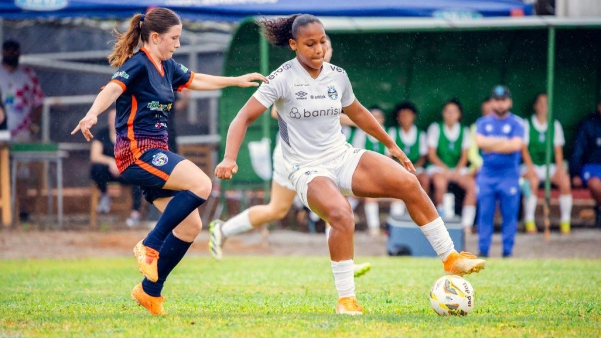 Gurias Gremistas goleiam ADERGS e abrem vantagem na semifinal do Gauchão Feminino Sub-17