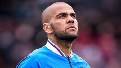 Daniel Alves faz post enigmático e sugere volta aos gramados