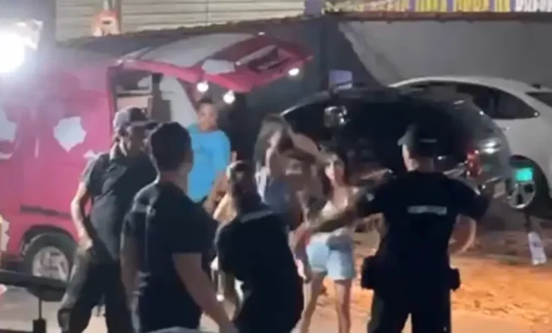 No Bar da AABB, brincadeira com cadeiras termina em expulsão e agressão entre mulheres | ac24horas No Bar da AABB, brincadeira com cadeiras termina em expulsão e agressão entre mulheres | ac24horas