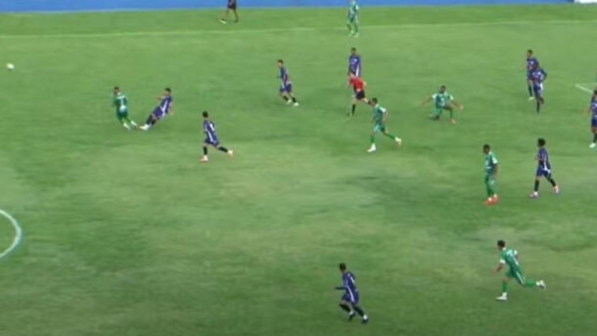 Jogador anota golaço antes do meio de campo na Terceira Divisão do Paraná