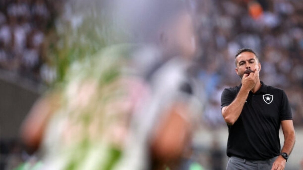 Bordão de Artur Jorge vira amuleto contra sequência ingrata do Botafogo
