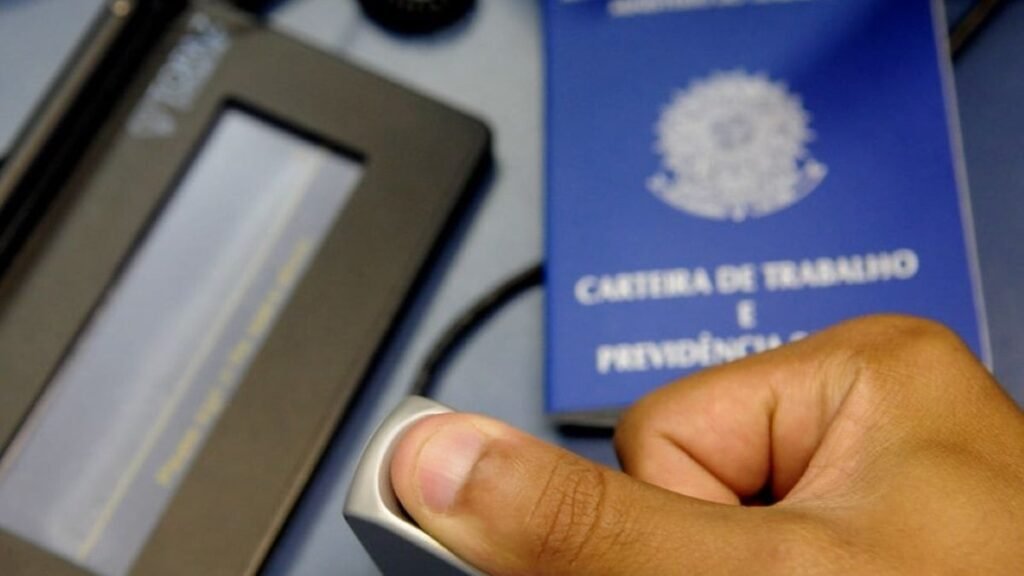 Agências do trabalhador têm 692 vagas de emprego nesta segunda-feira (26)