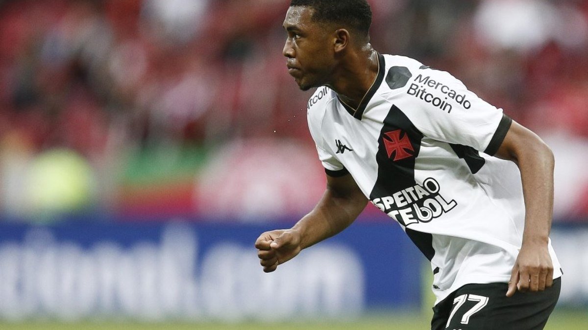 STJD absolve Rayan de agressão contra o Athletico e atacante vascaíno poderá encarar o Cuiabá