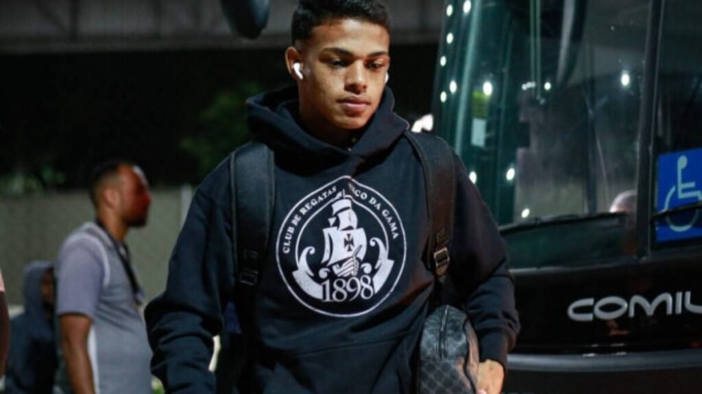 Rafael Paiva estreia mais um jogador do Vasco no Brasileirão