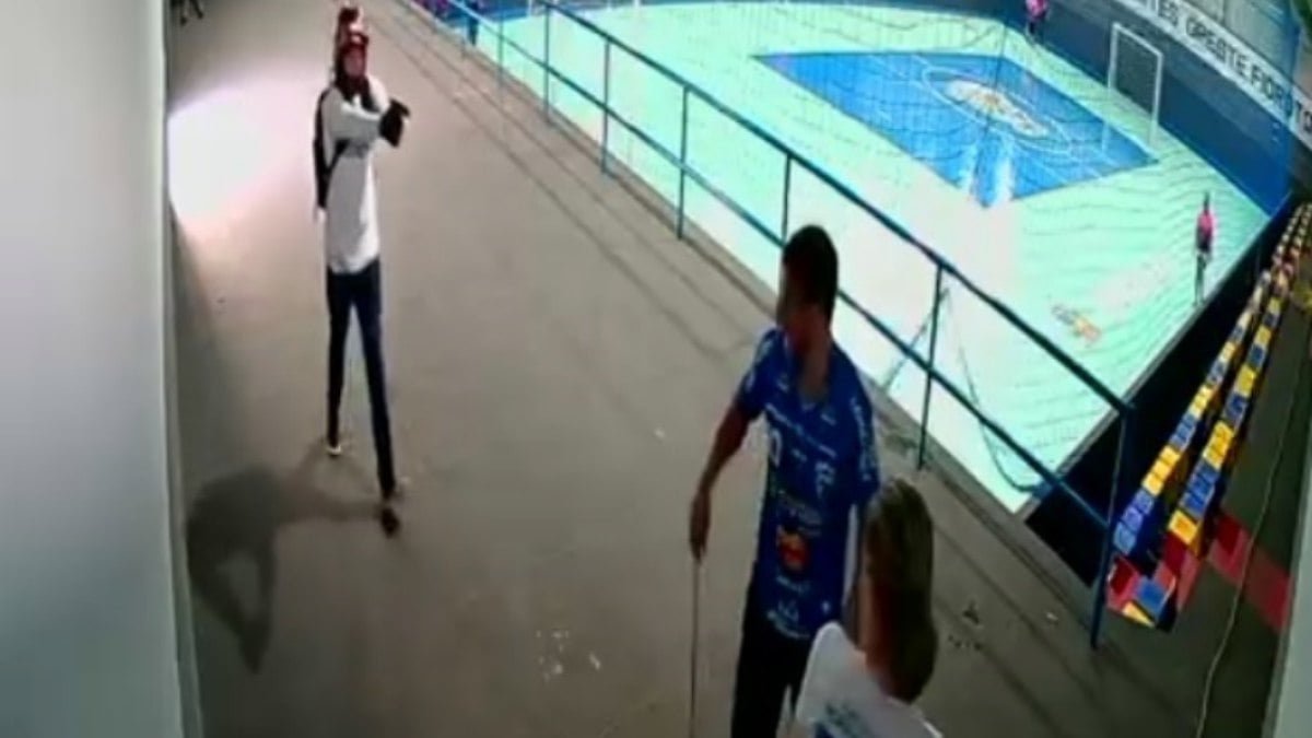 professor de idosos leva 15 tiros dentro de academia