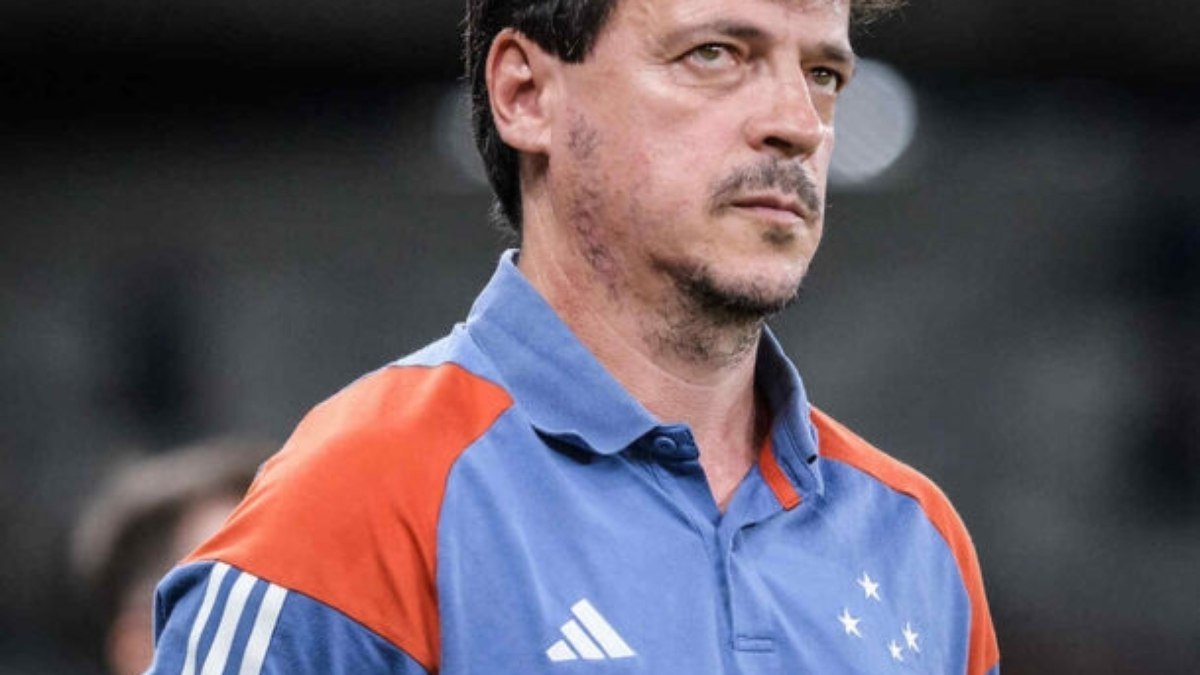 Apesar das vaias, Fernando Diniz enaltece atuação do Cruzeiro em empate