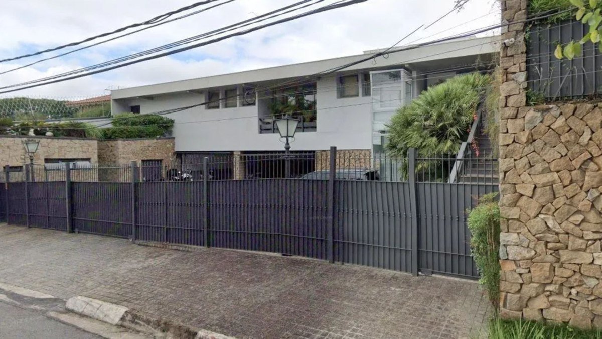 Filho de Paulo Maluf tem mansão roubada por criminosos vestidos de PF em SP Filho de Paulo Maluf tem mansão roubada por criminosos vestidos de PF em SP