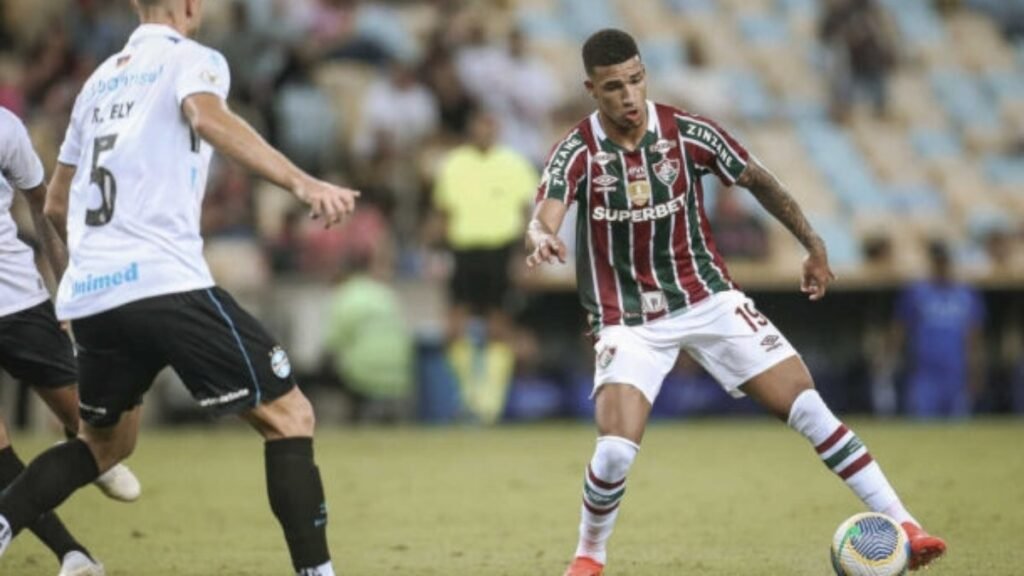 Kauã Elias vê perseguição da arbitragem com o Fluminense: ‘Isso tem que acabar’