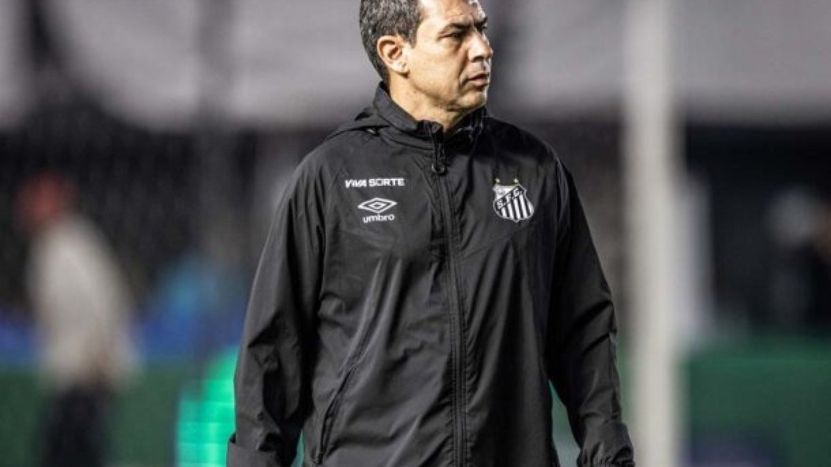Santos utiliza pouco a base e tenta mudar cenário para 2025