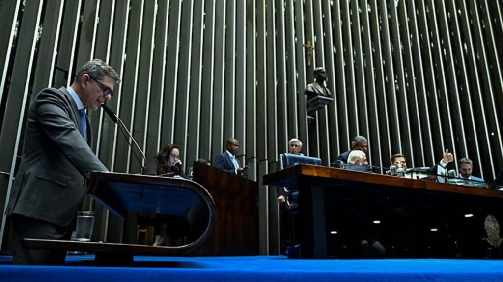 Senado aprova reajuste salarial para servidores federais