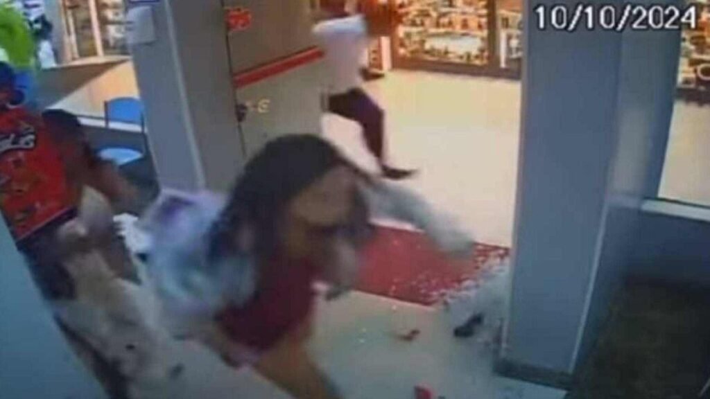Tiroteio em massa no ES atinge duas pessoas; atirador morre em fuga da PM