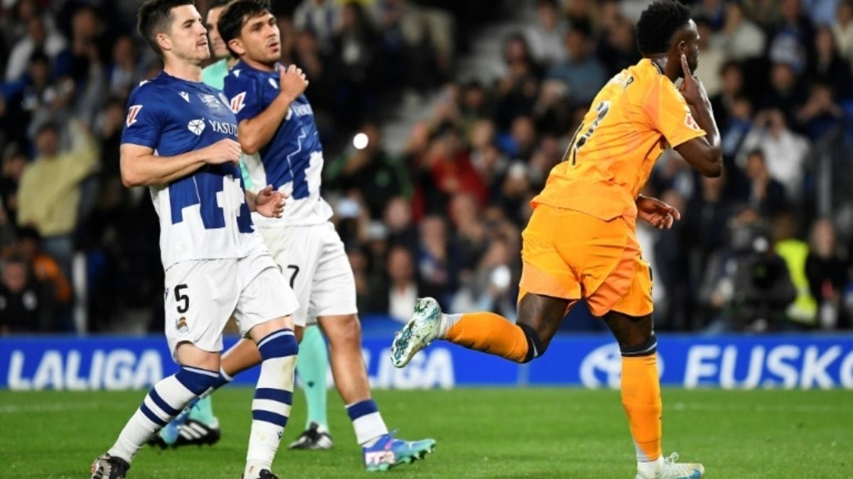 Vini e Mbappé marcam de pênalti, e Real Madrid vence Real Sociedad no Espanhol