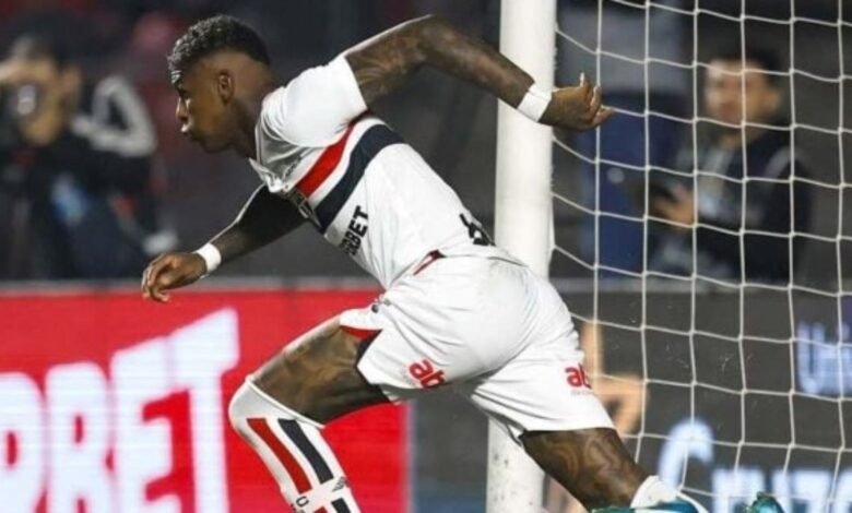 São Paulo deixa o Grêmio no Z4 e encosta no G6 do Brasileirão São Paulo deixa o Grêmio no Z4 e encosta no G6 do Brasileirão
