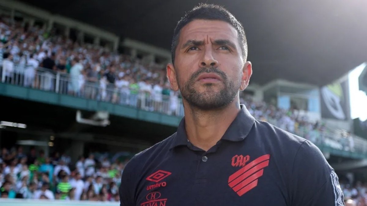Athletico tem negociações avançadas com Lucho González