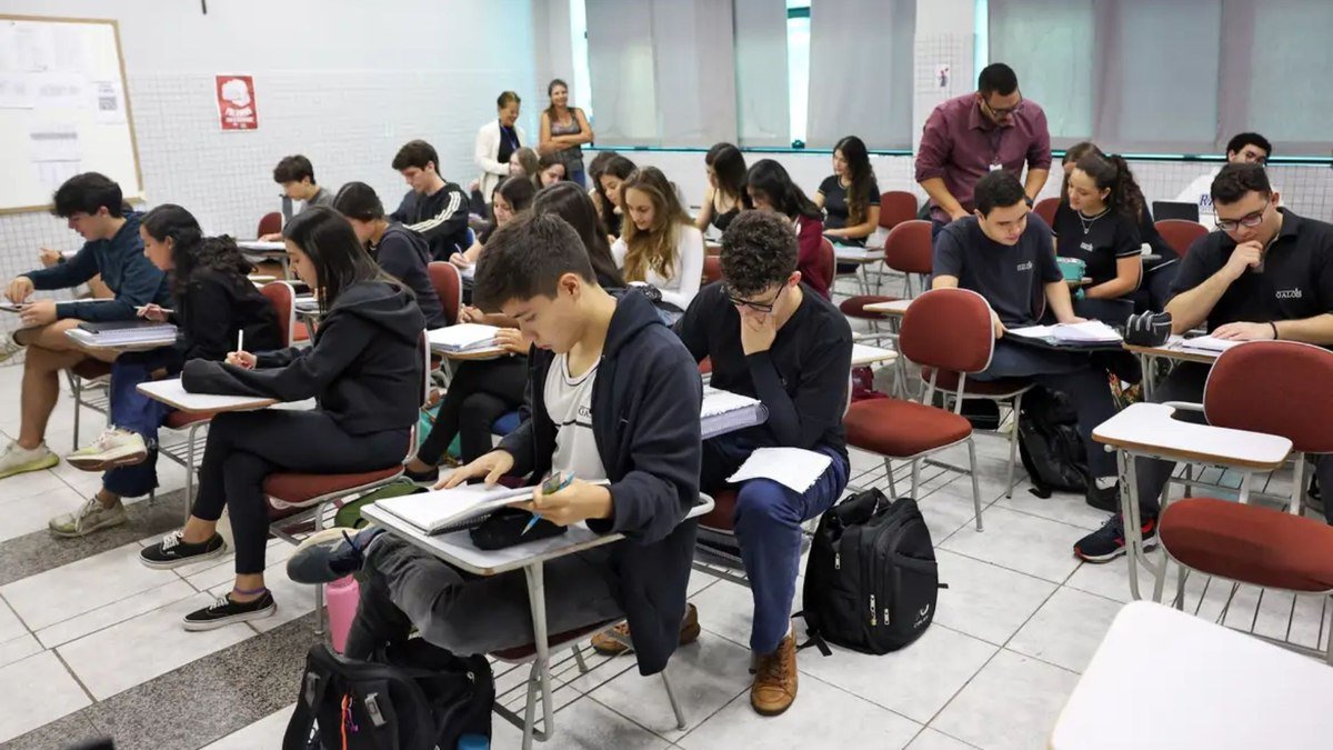 postagens nas redes sociais mostram uso de ‘cola’ na redação