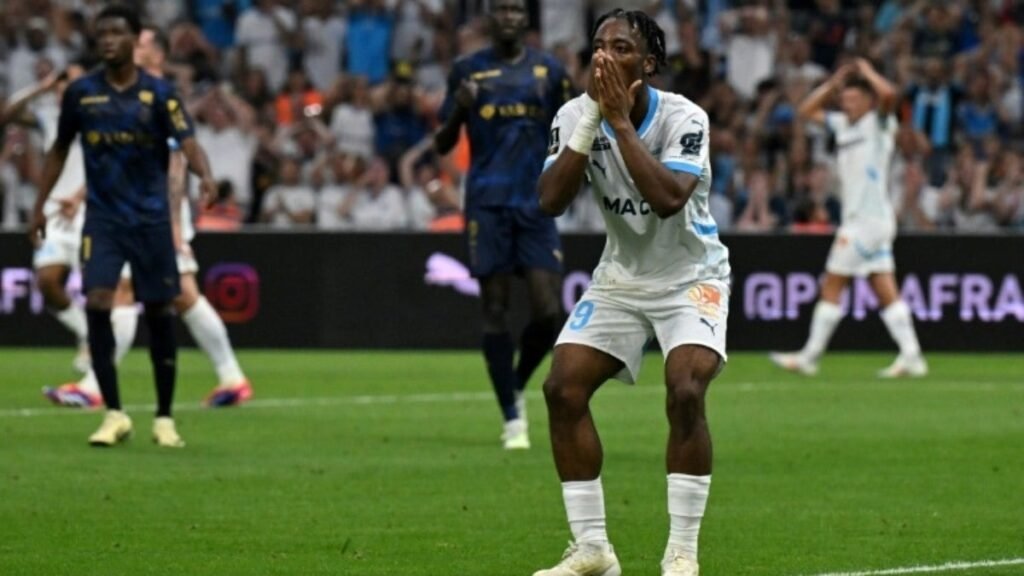 Olympique de Marselha empata com Reims (2-2) em sua volta ao Vélodrome