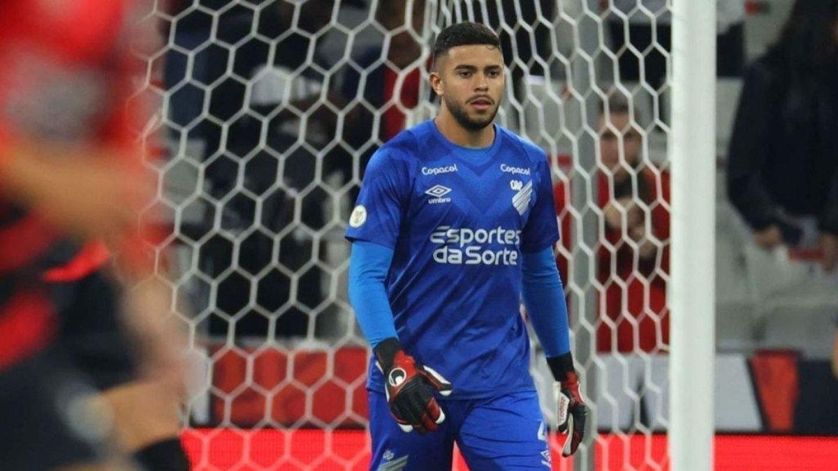 Mycael brilha e segura empate entre Criciúma e Athletico pelo Brasileirão Mycael brilha e segura empate entre Criciúma e Athletico pelo Brasileirão