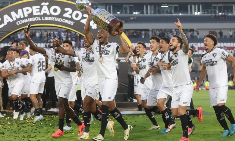 Botafogo pode repatriar atacante campeão da Libertadores Botafogo pode repatriar atacante campeão da Libertadores