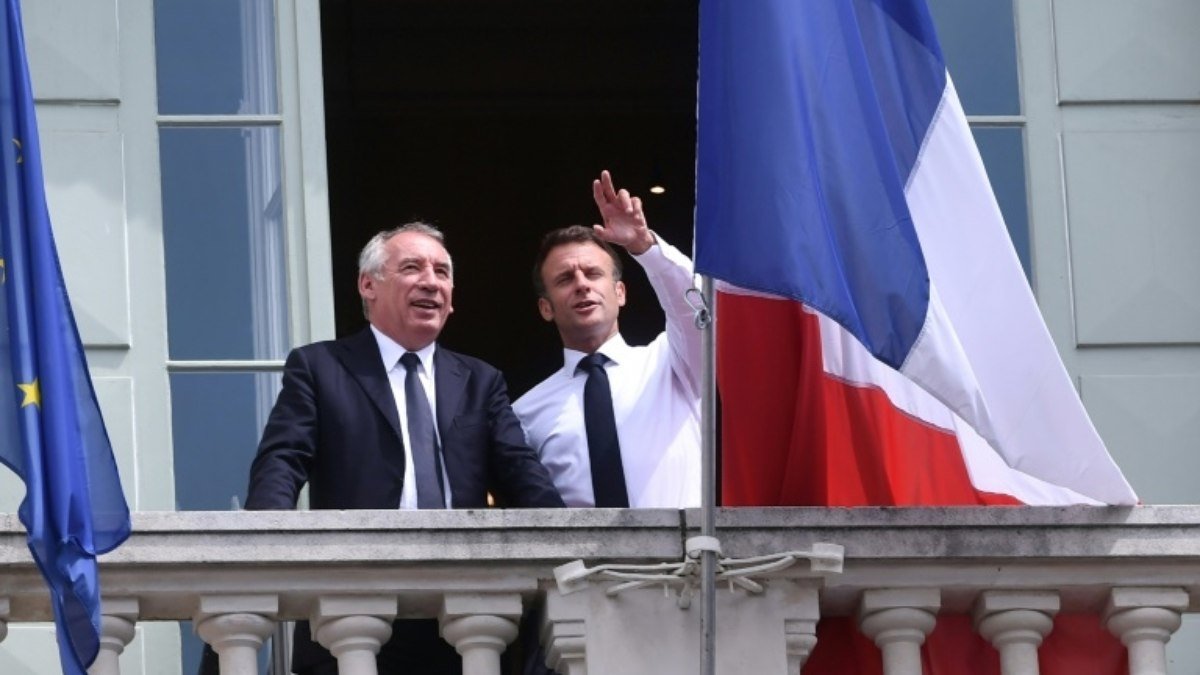 Macron nomeia aliado centrista Bayrou como primeiro-ministro da França
