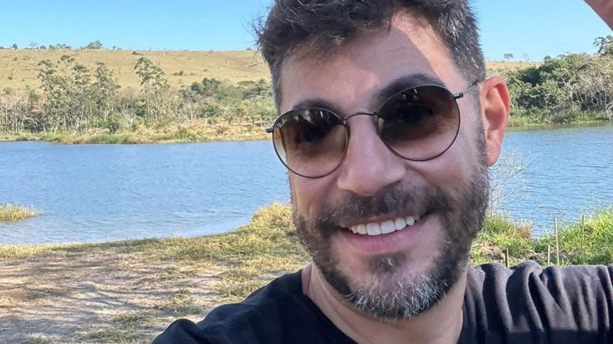 Doença de Crohn fez Evaristo Costa perder + de 22kg. O que é o problema?