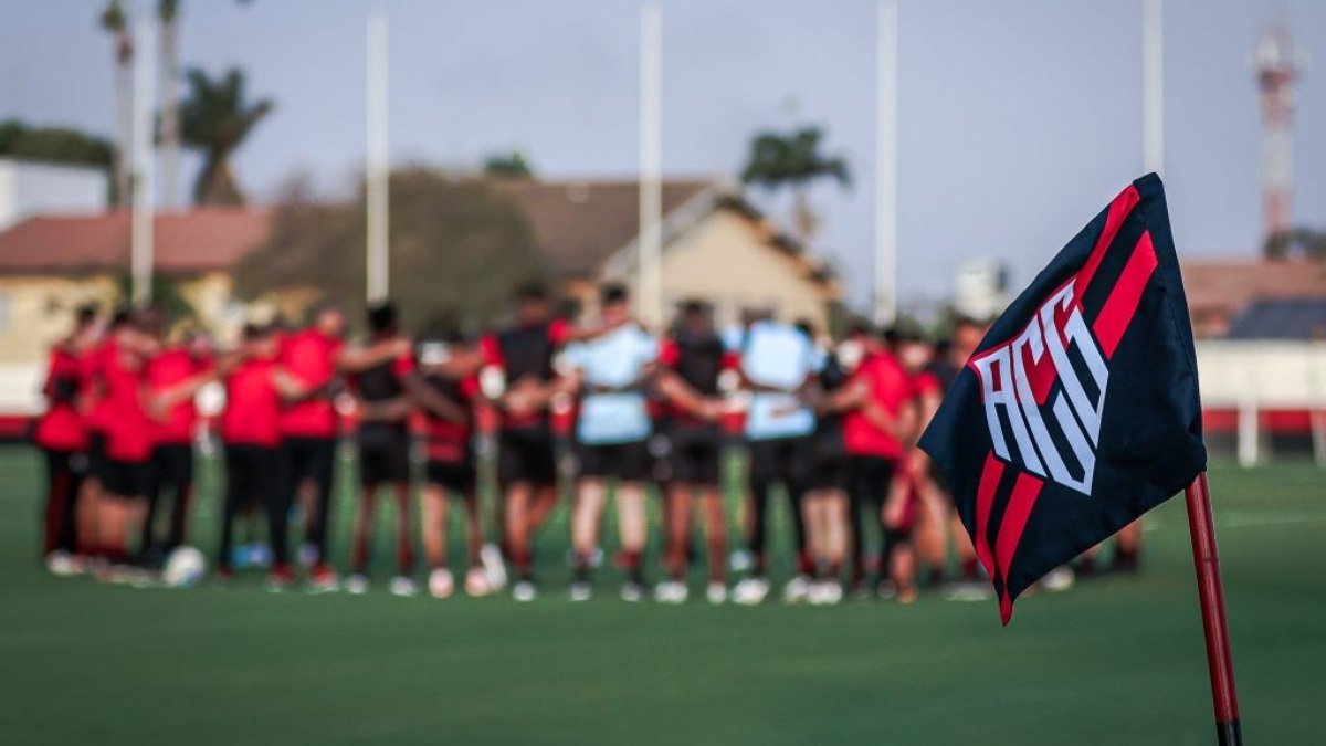 Atlético-GO terá a volta de jogadores suspensos contra o Corinthians