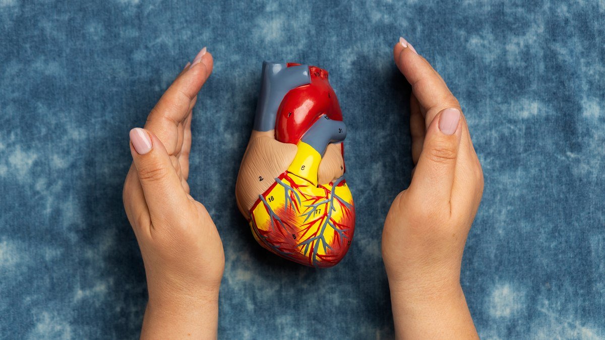 4 sintomas visíveis do colesterol alto que podem ser notados no corpo