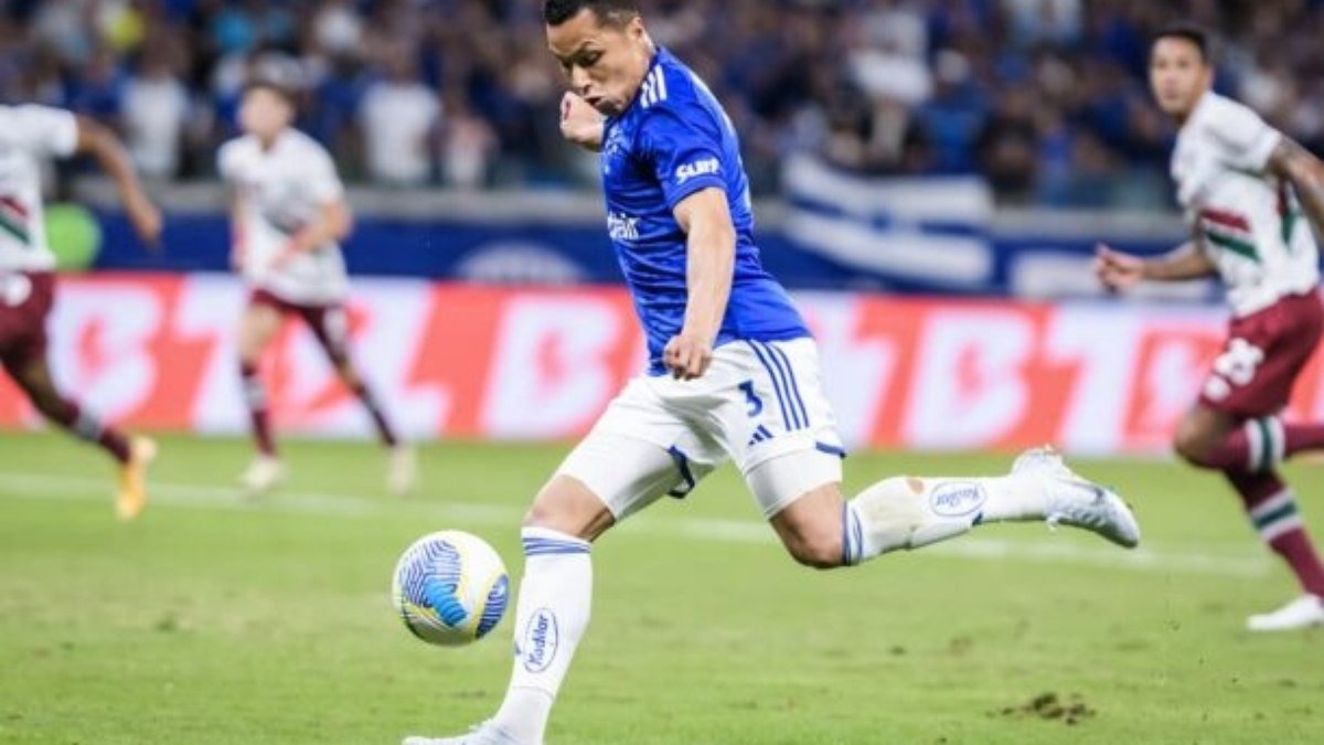 Diretoria do São Paulo confirma interesse em lateral do Cruzeiro