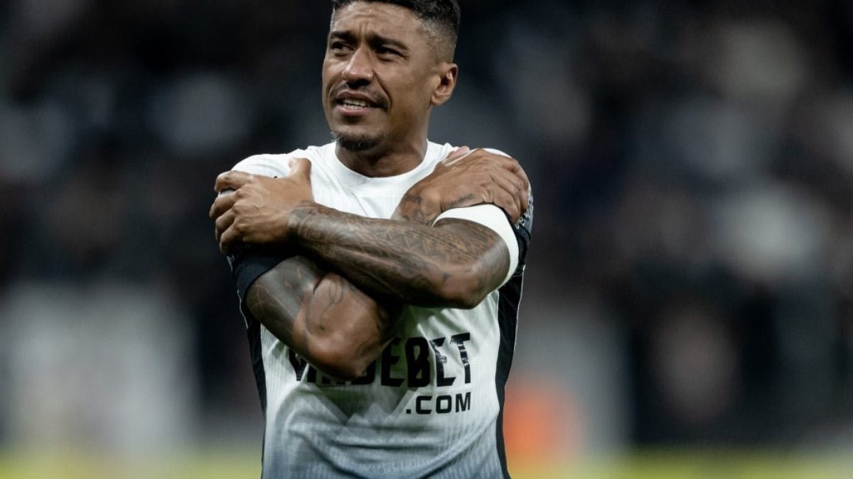Paulinho, ex-Corinthians, Barcelona e Seleção Brasileira, anuncia aposentadoria do futebol