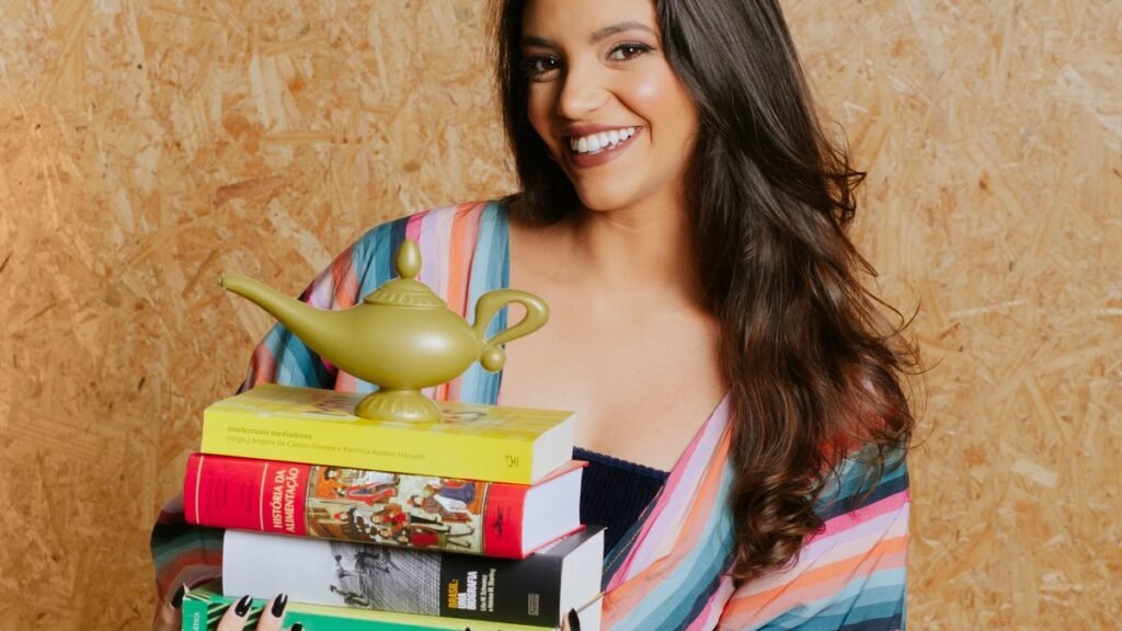 Aulão de redação gratuito com Débora Aladim! Veja onde assistir