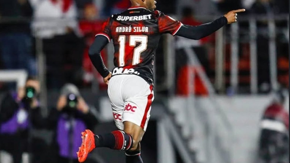 ‘Queremos a classificação direta’ diz André Silva após empate no MorumBis