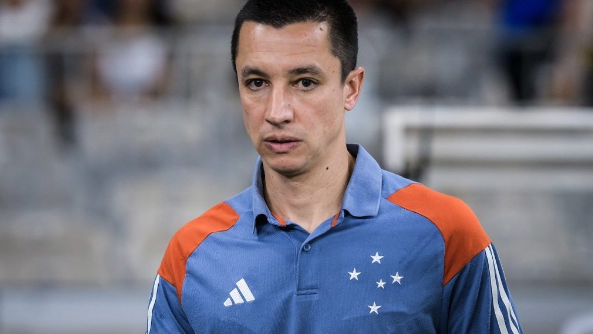 Auxiliar de Diniz avalia empate do Cruzeiro com Vasco