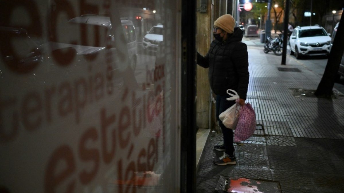 Governo Milei se dissocia da responsabilidade por aumento da pobreza na Argentina