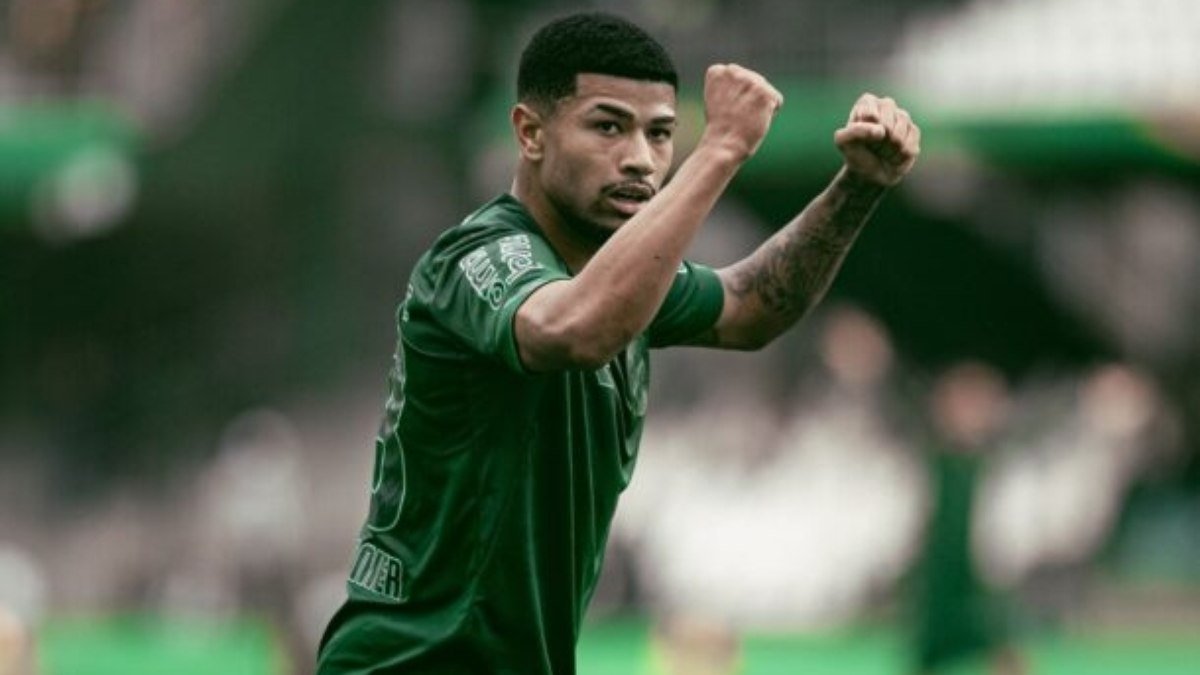 Alef Manga volta de suspensão, faz gol, e Coritiba bate o Amazonas pela Série B