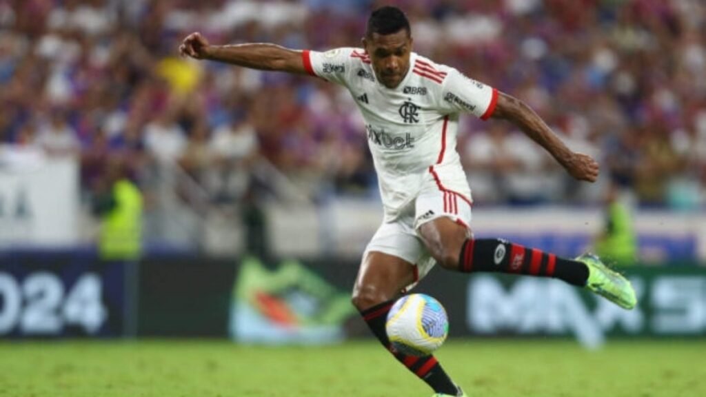 Pulgar é expulso e Flamengo aceita empate