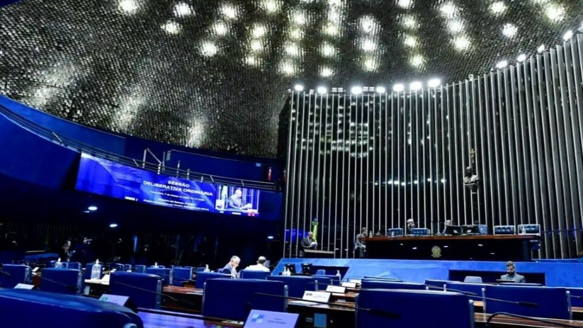 PEC ganha apoio da esquerda e pressiona deputados de direita