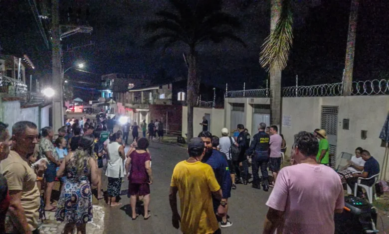 Populares liberam acesso à Avenida Sobral, mas ocupam frente do Centro POP por tempo indeterminado | ac24horas Populares liberam acesso à Avenida Sobral, mas ocupam frente do Centro POP por tempo indeterminado | ac24horas