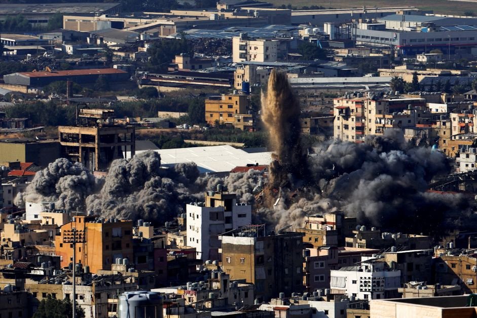 Israel ataca alvos do Hezbollah em Beirute pelo terceiro dia