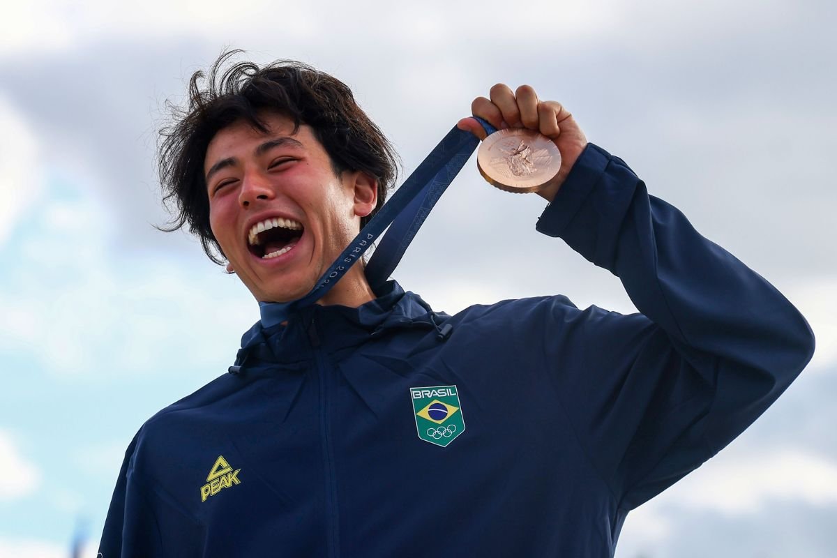 Augusto Akio conquista o bronze do skate park em Paris 2024