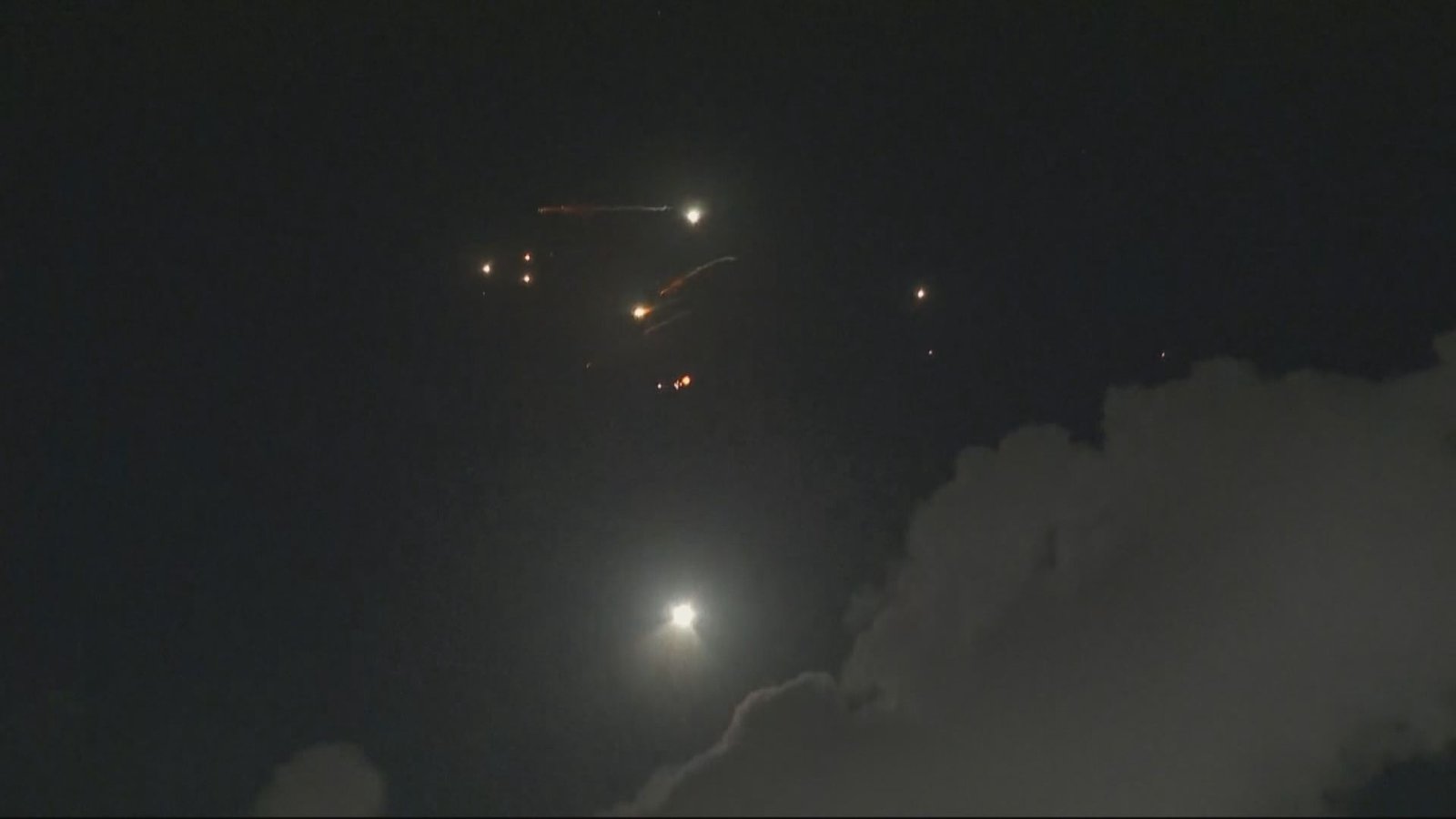 Vídeo mostra mísseis sendo interceptados pelos sistemas de defesa de Israel